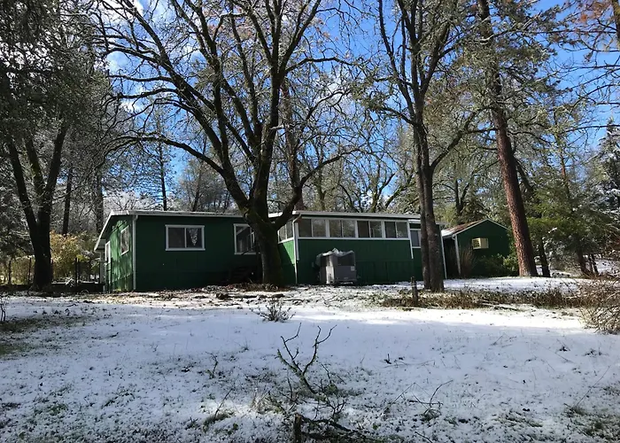 Green Cabin In Midpines